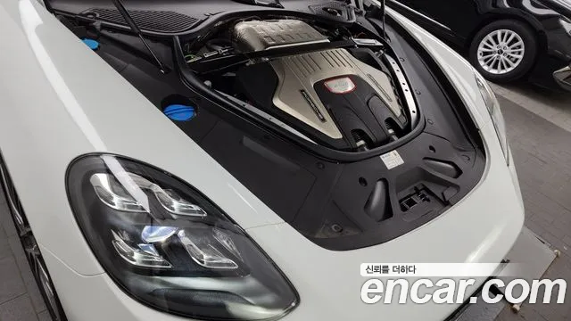 Porsche Panamera 2021