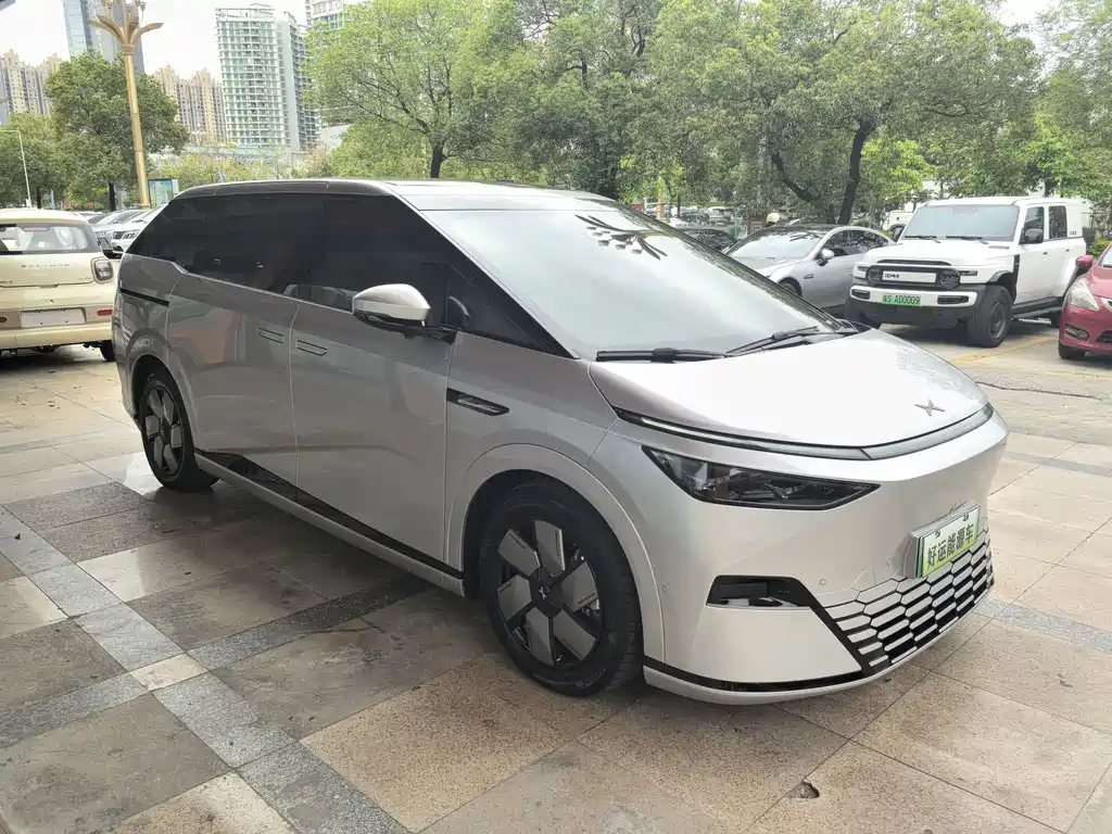 Xpeng X9 2025
