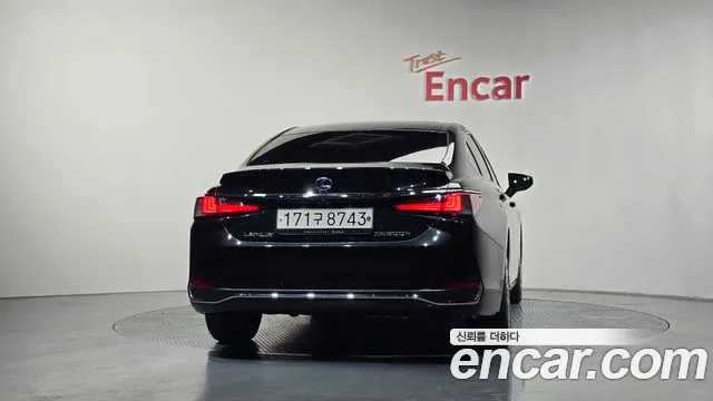 Lexus ES 2021
