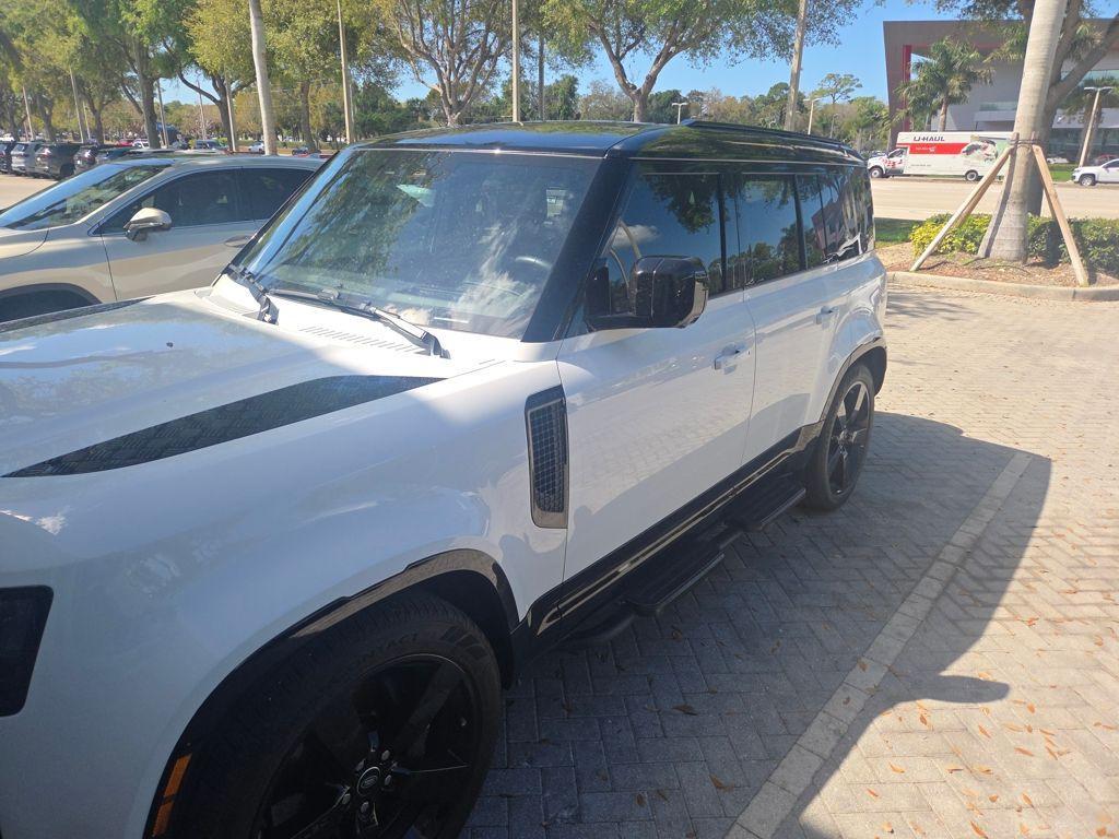 Land Rover Defender 2024
