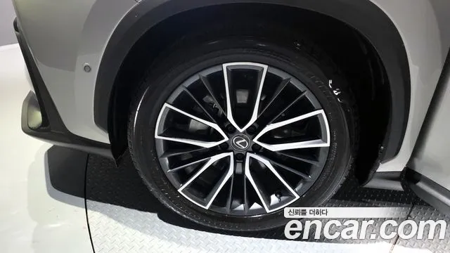Lexus NX 2024