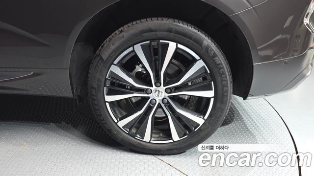Volvo XC60 2025
