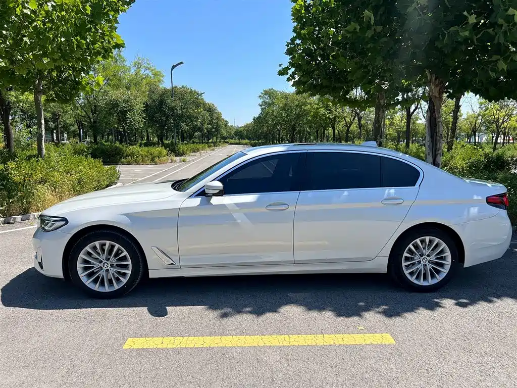 BMW 5 серии 2023