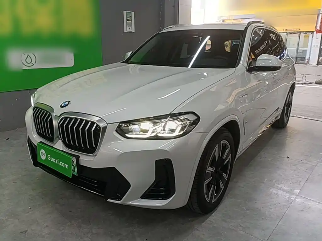 BMW iX3 2025