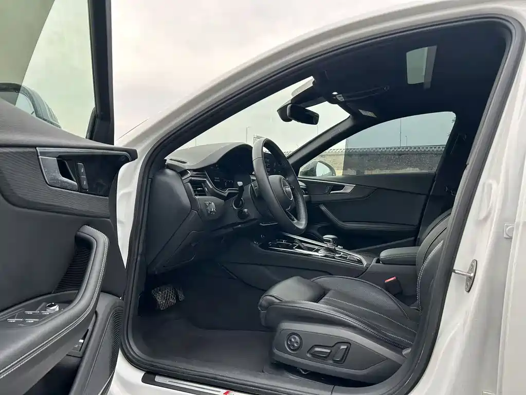Audi A4 2023