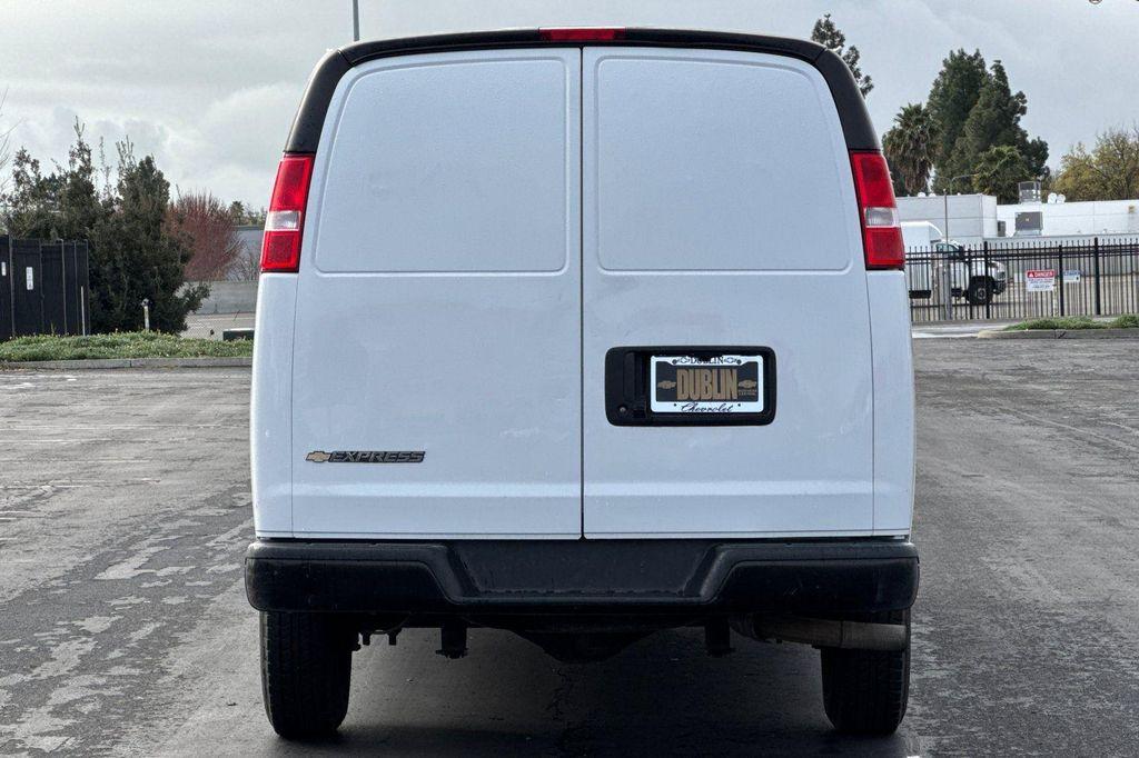 Chevrolet Express 2023