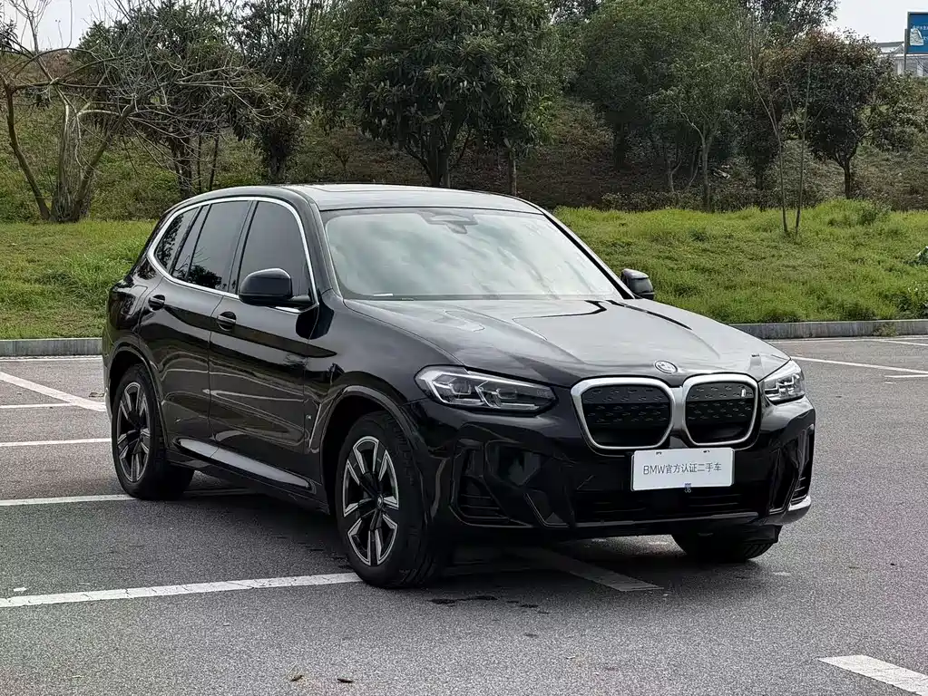 BMW iX3 2024