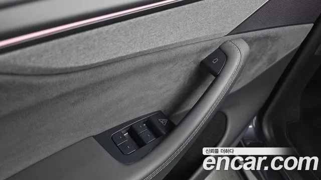 Tesla Model Y 2025