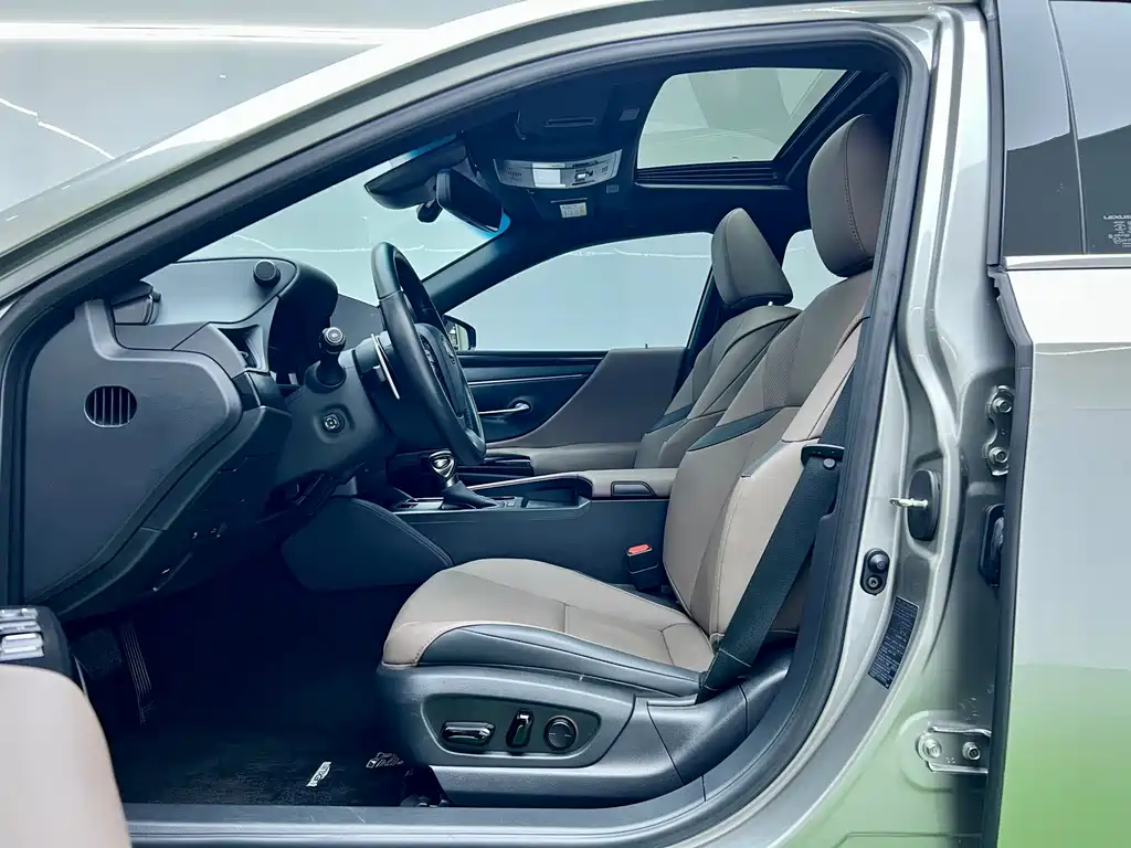 Lexus ES 2024