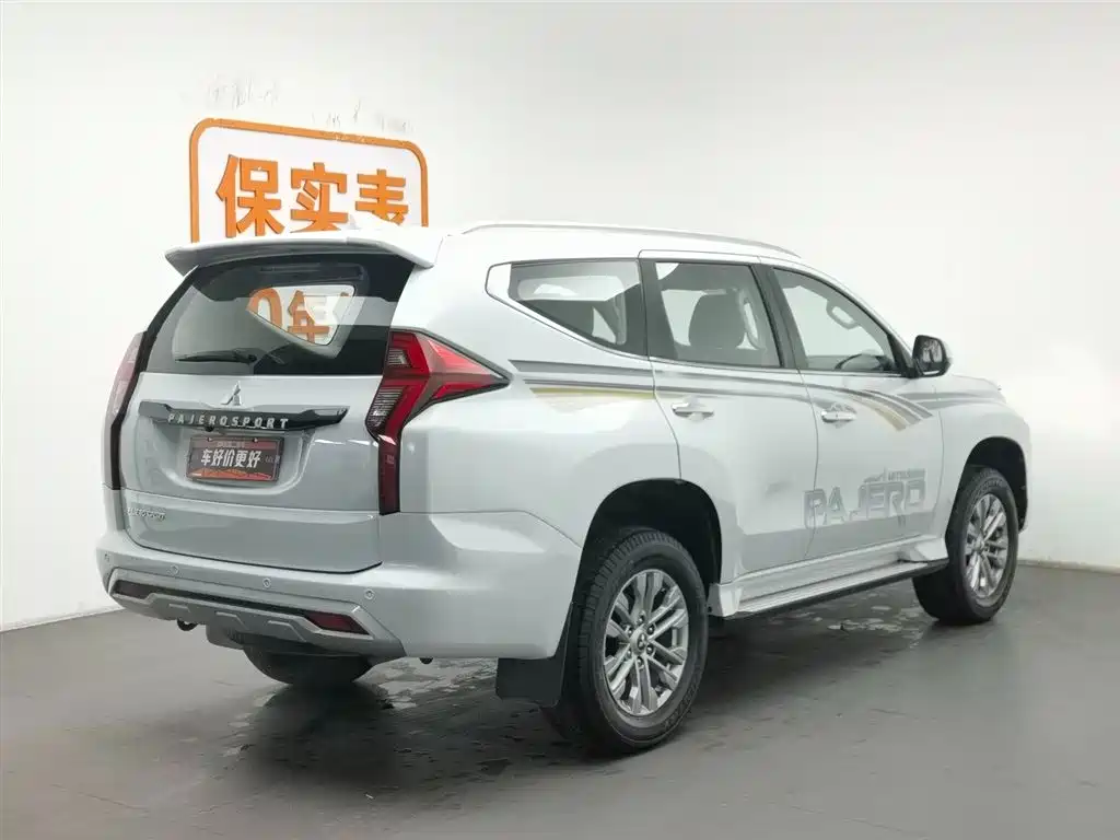 Mitsubishi Pajero 2020