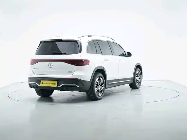 Mercedes-Benz EQB 2026