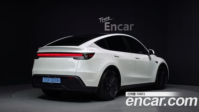 Tesla Model Y 2025