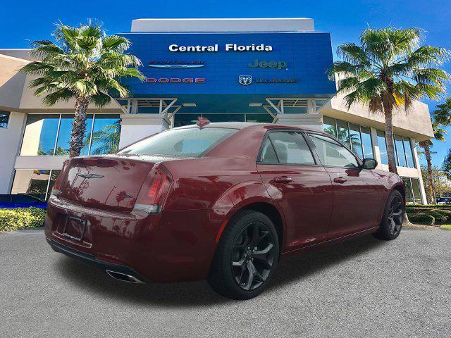 Chrysler 300 2023
