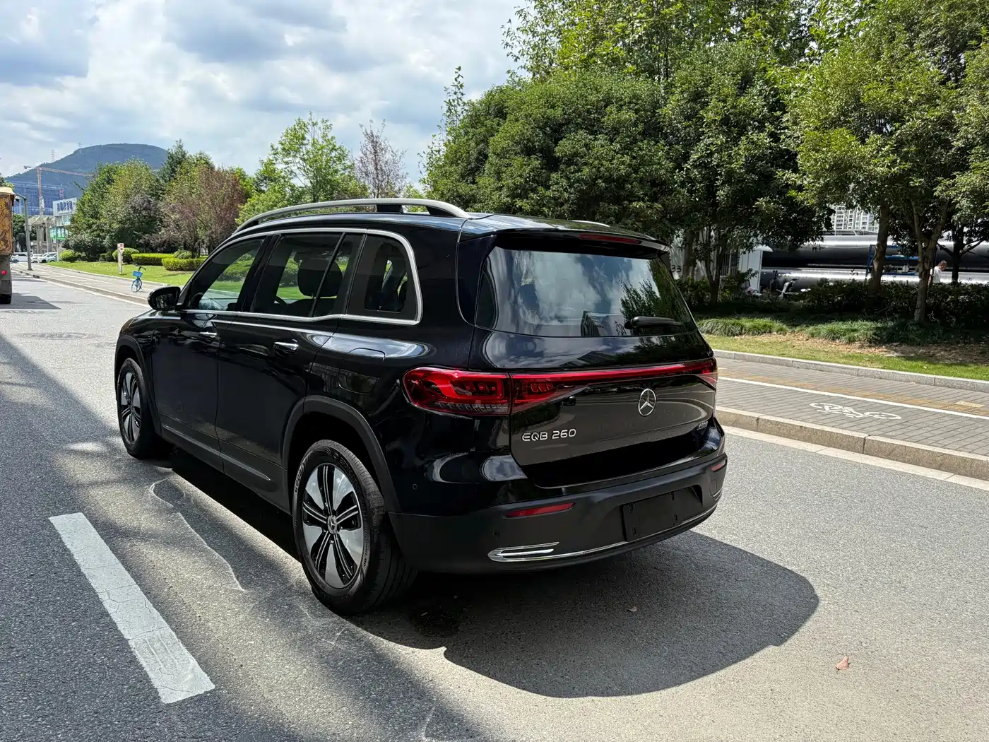 Mercedes-Benz EQB 2024