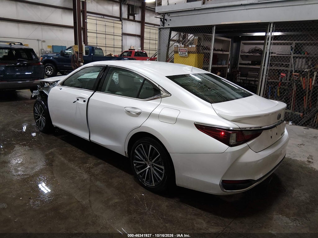 Lexus ES 2025
