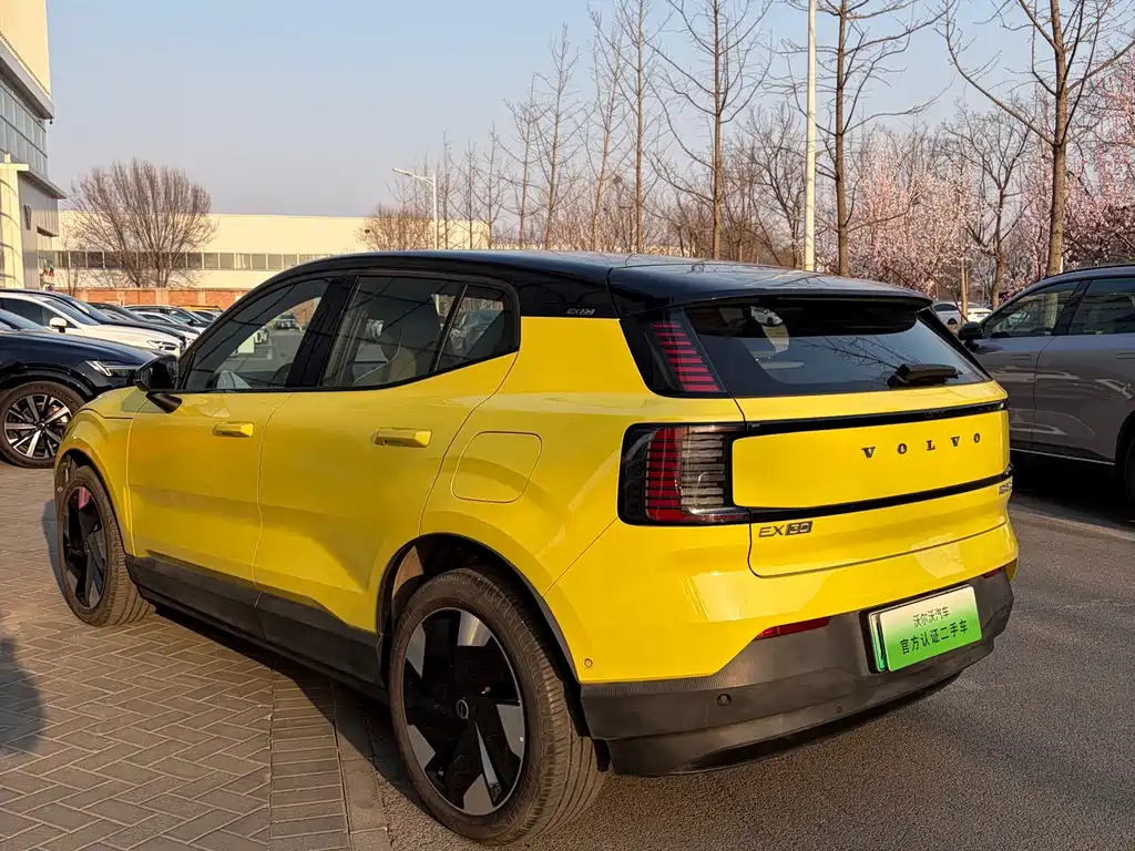 Volvo EX30 2024