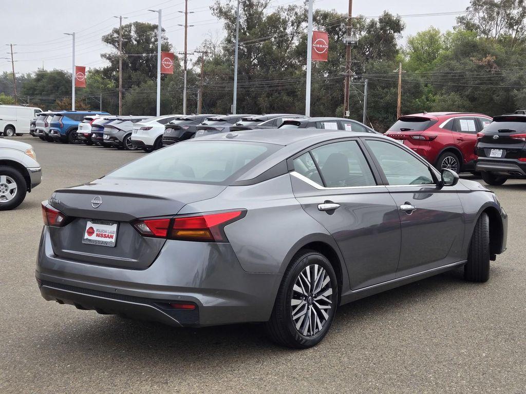 Nissan Altima 2025