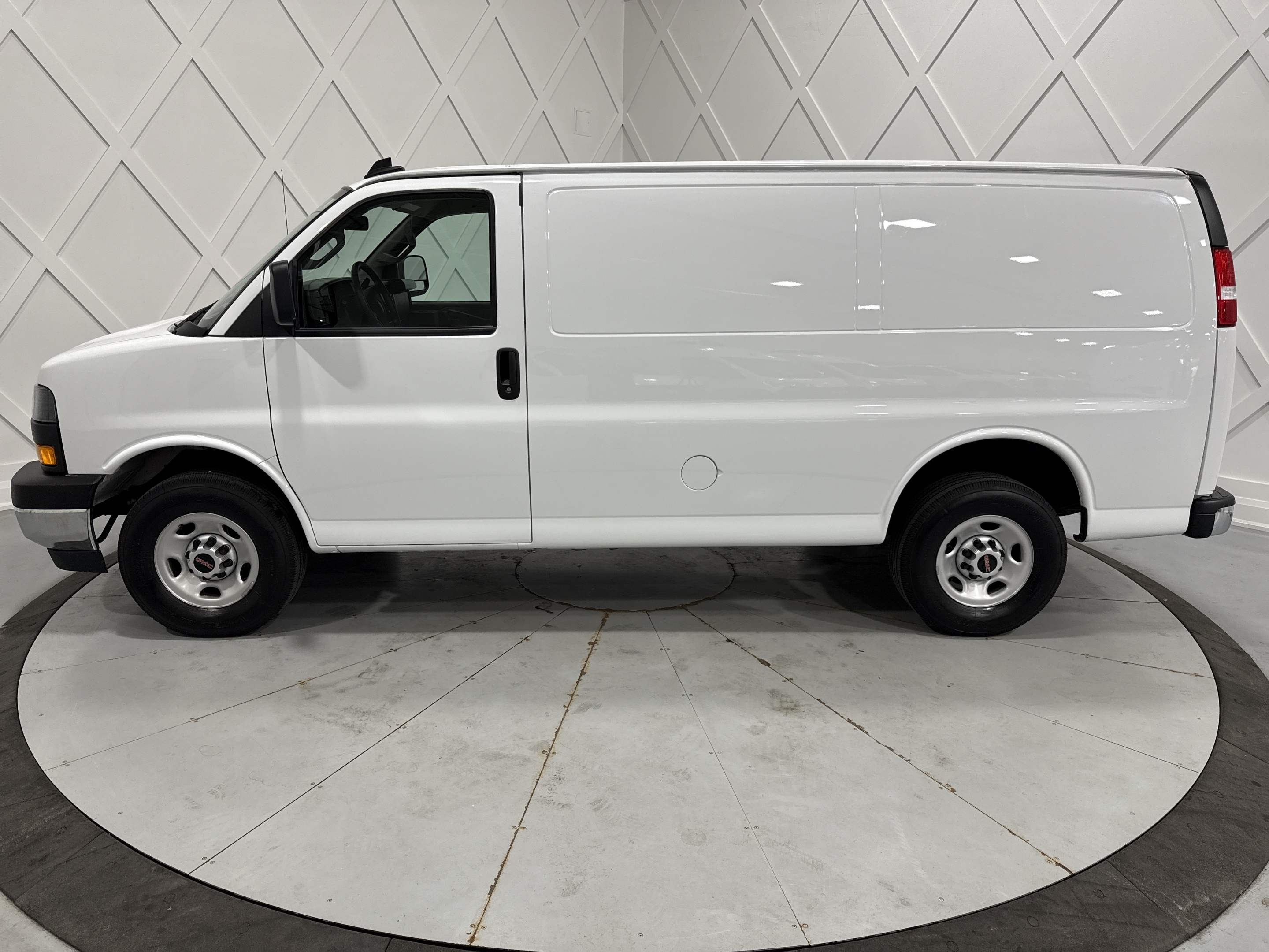 GMC Savana 2024