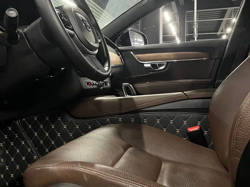 Volvo S90 2023
