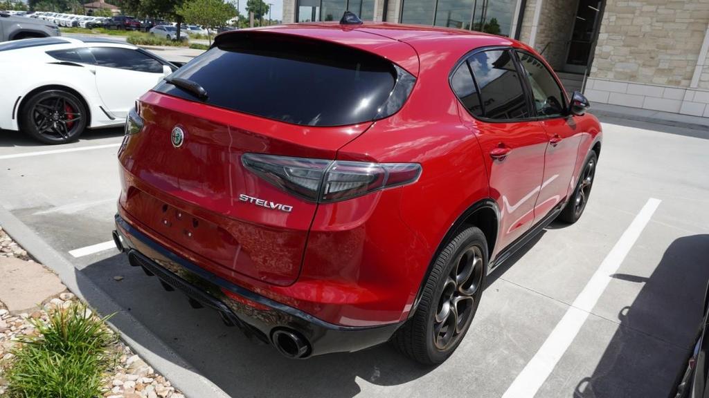 Alfa Romeo Stelvio 2025