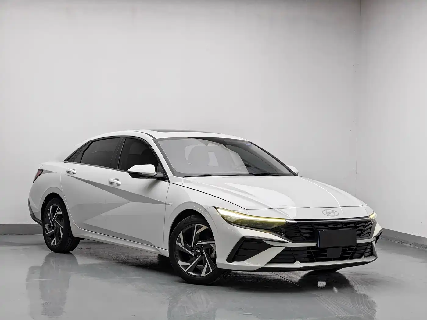 Hyundai Elantra 2023