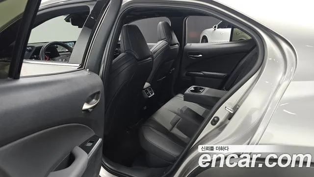 Lexus UX 2021
