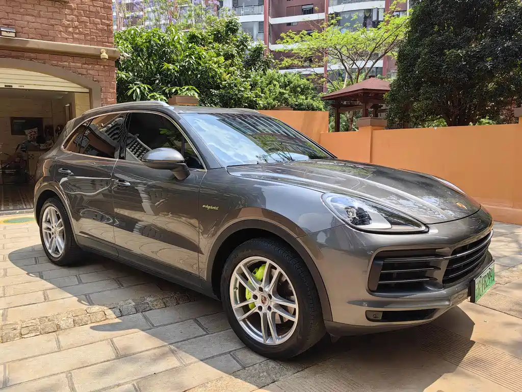 Porsche Cayenne 2021