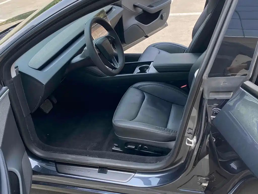 Tesla Model 3 2024