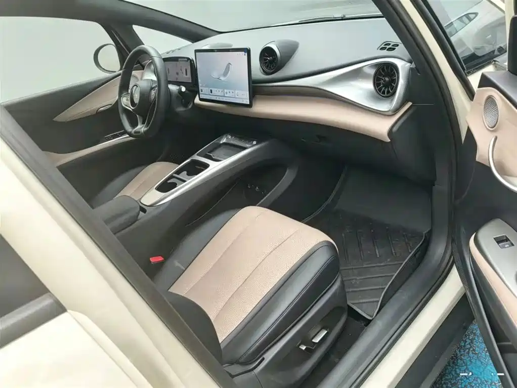 BYD Dolphin 2025