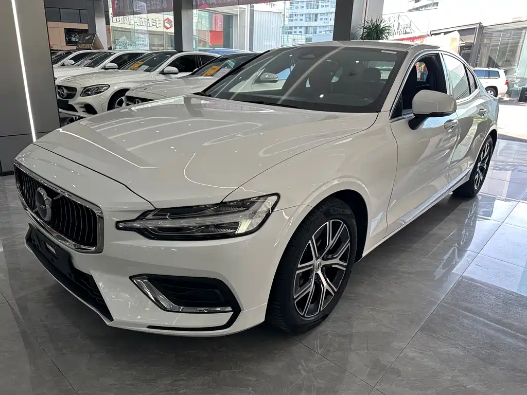 Volvo S60 2023