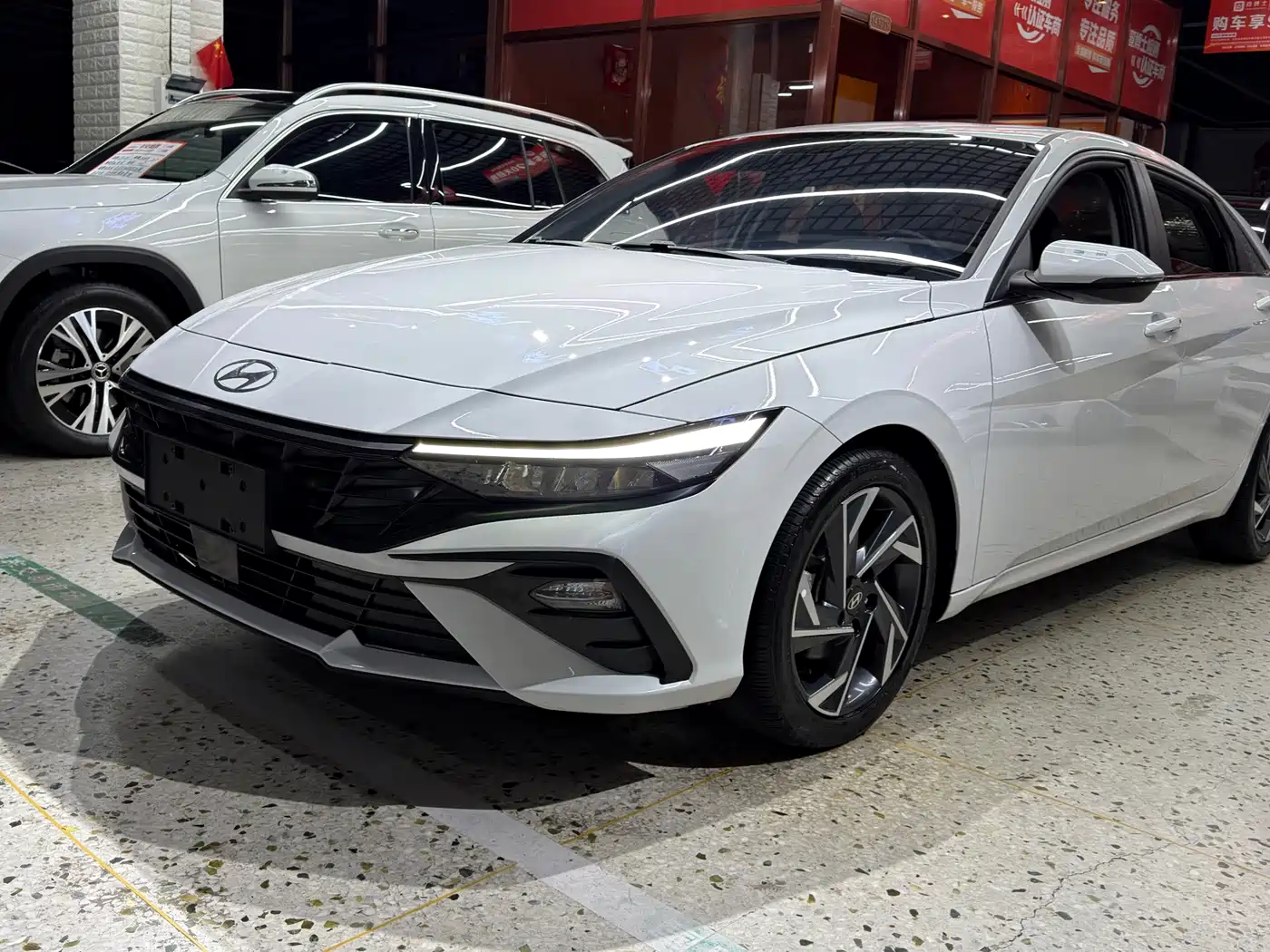 Hyundai Elantra 2023