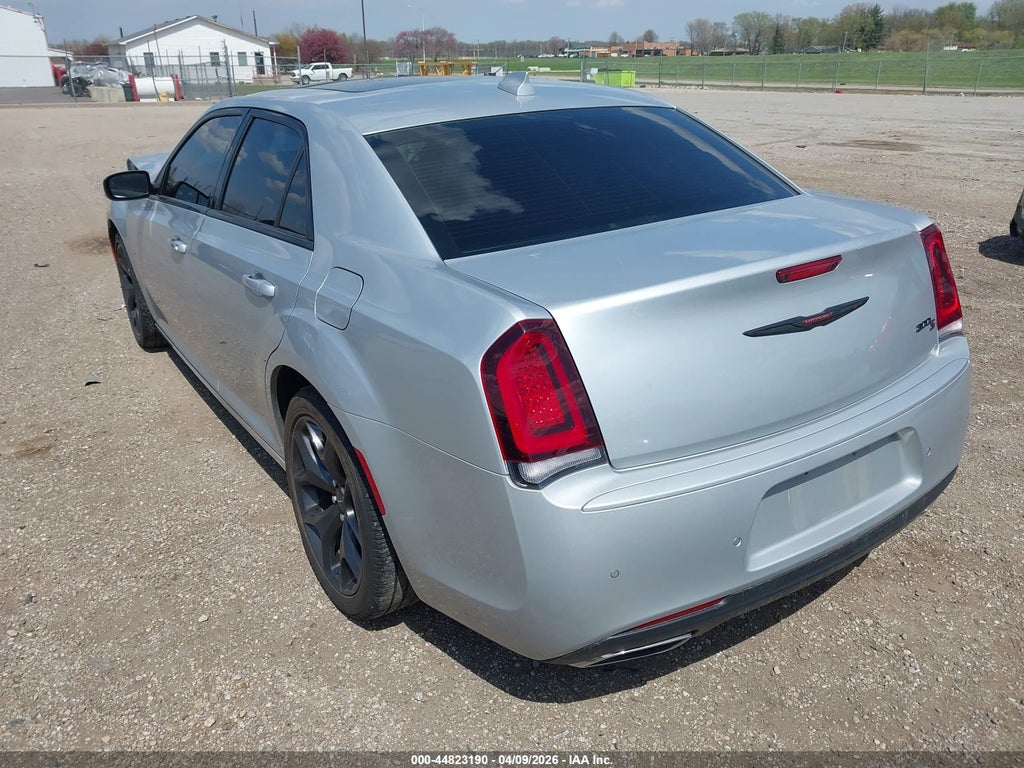Chrysler 300 2023