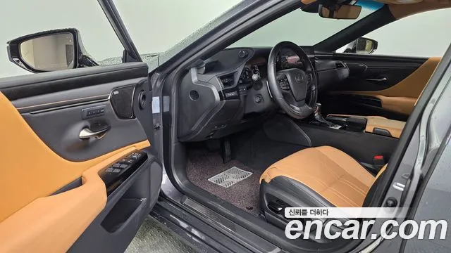 Lexus ES 2022