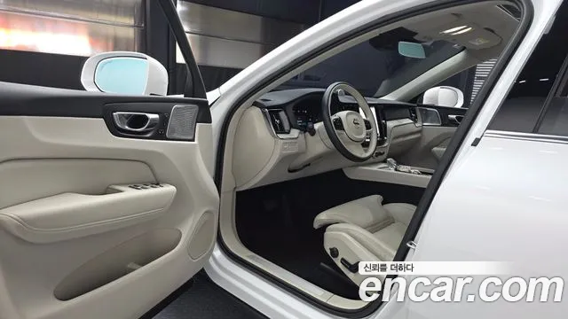 Volvo XC60 2022