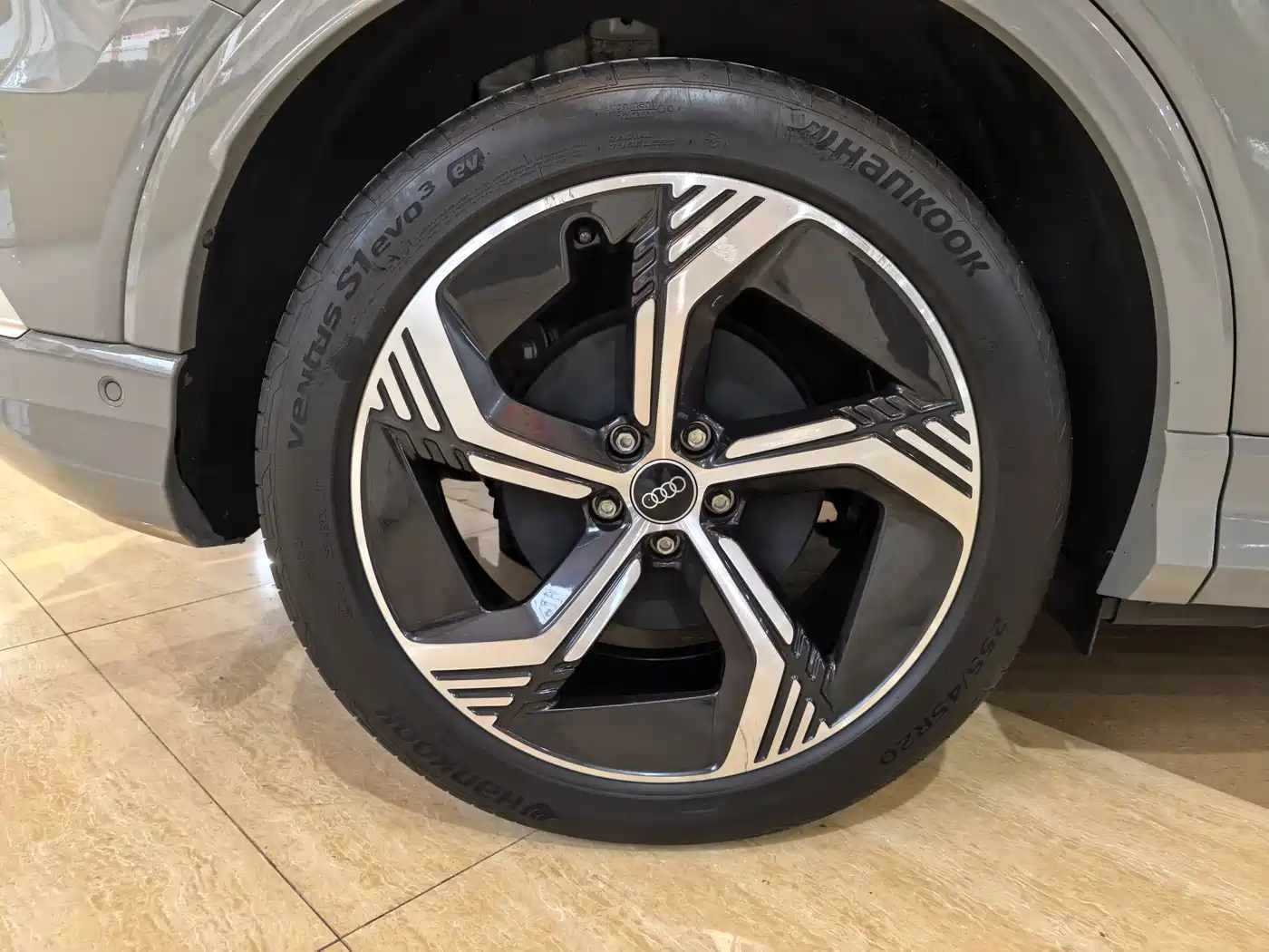 Audi Q4 e-tron 2024