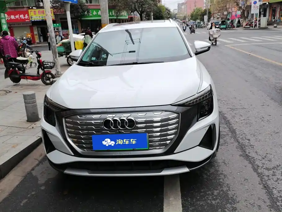 Audi Q5 e-tron 2024
