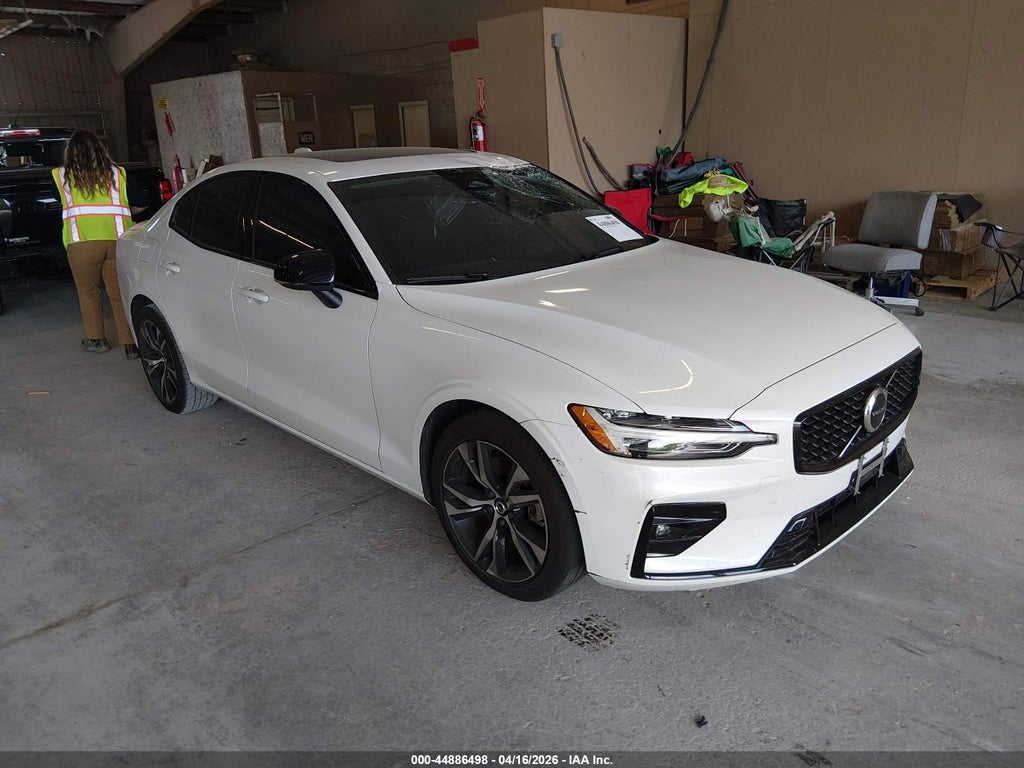 Volvo S60 2024