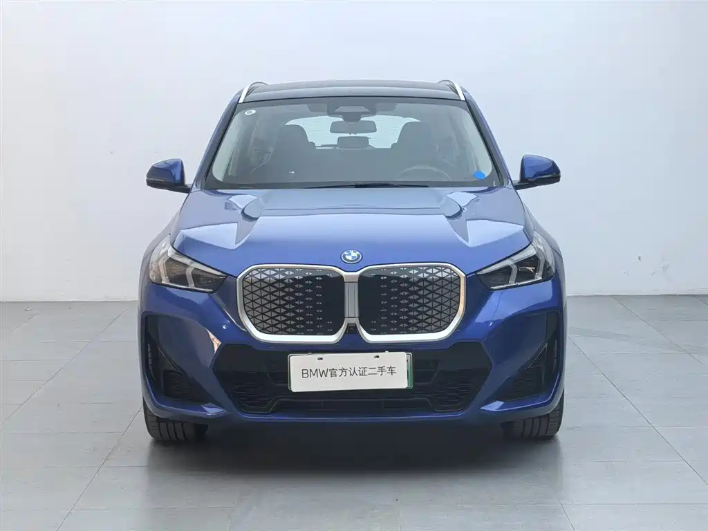 BMW iX1 2025