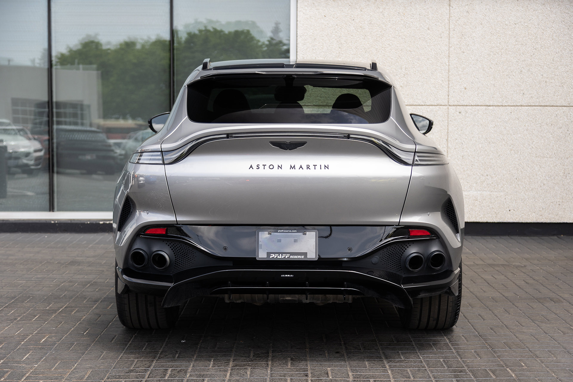 Aston Martin DBX 2023