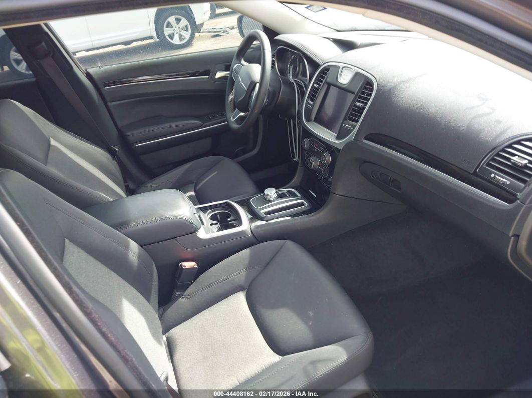 Chrysler 300 2023