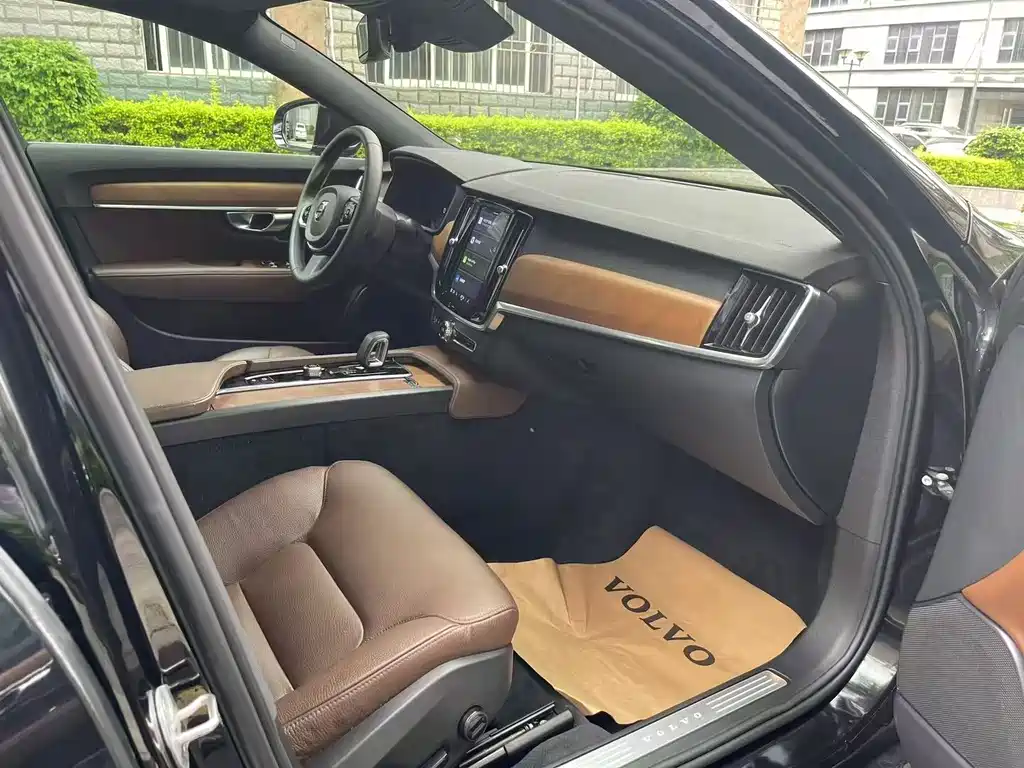 Volvo S90 2024