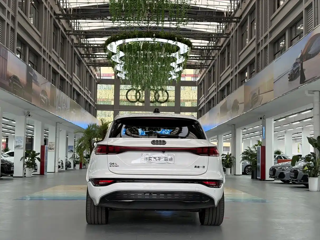 Audi e-tron 2025