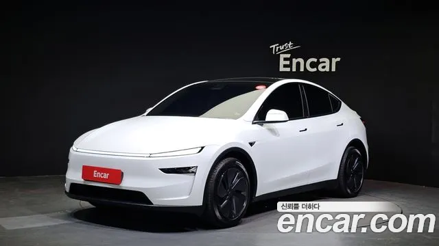 Tesla Model Y 2025