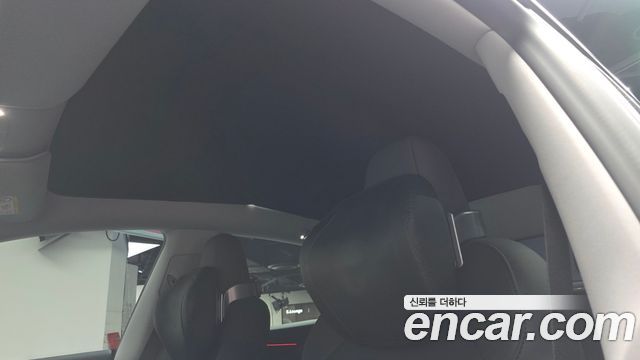 Tesla Model Y 2025