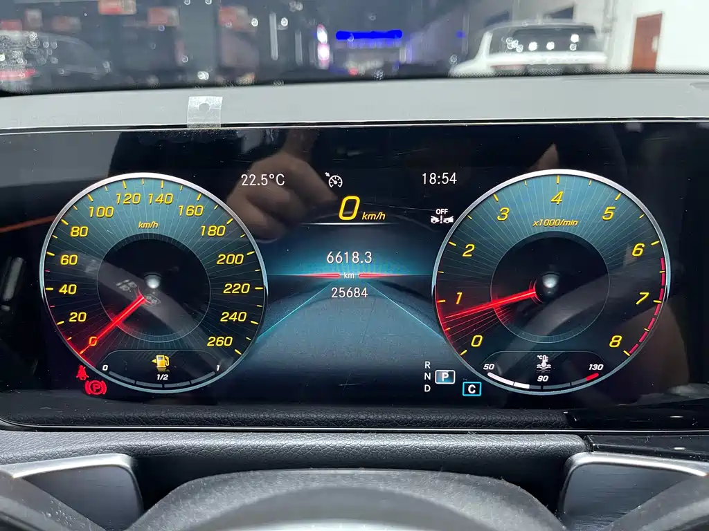 Mercedes-Benz GLB 2023