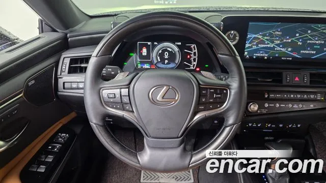 Lexus ES 2022