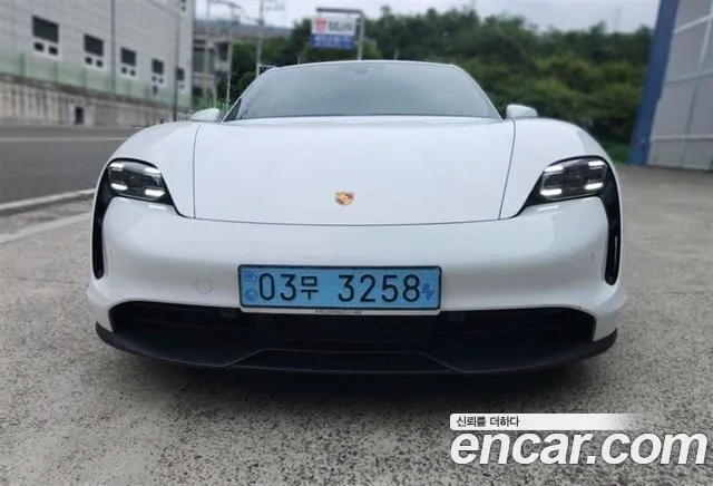 Porsche Taycan 2021