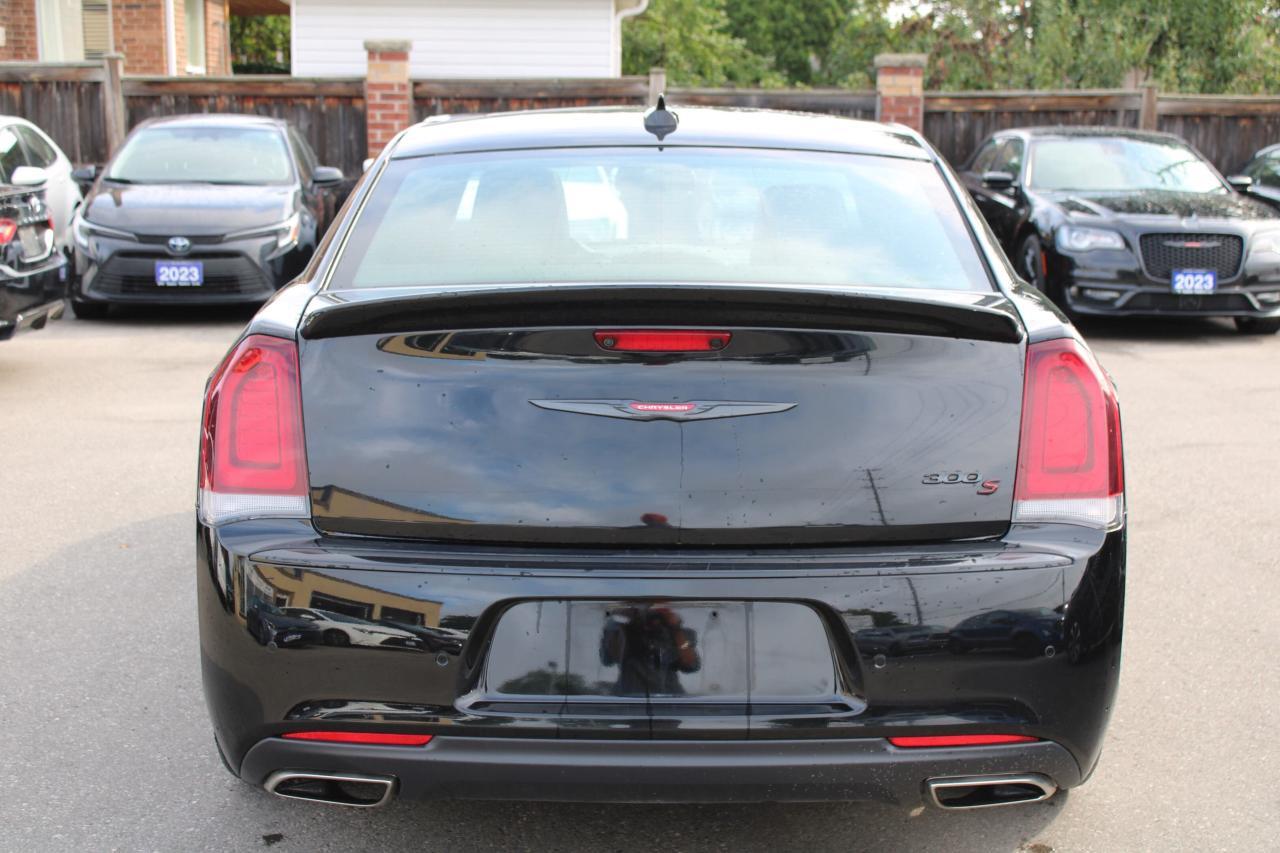 Chrysler 300 2023