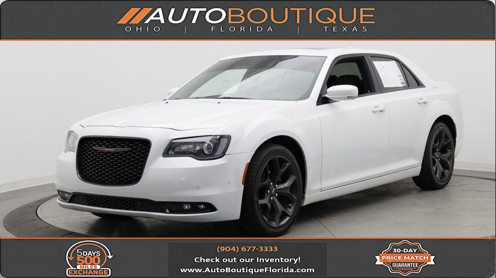 Chrysler 300 2022