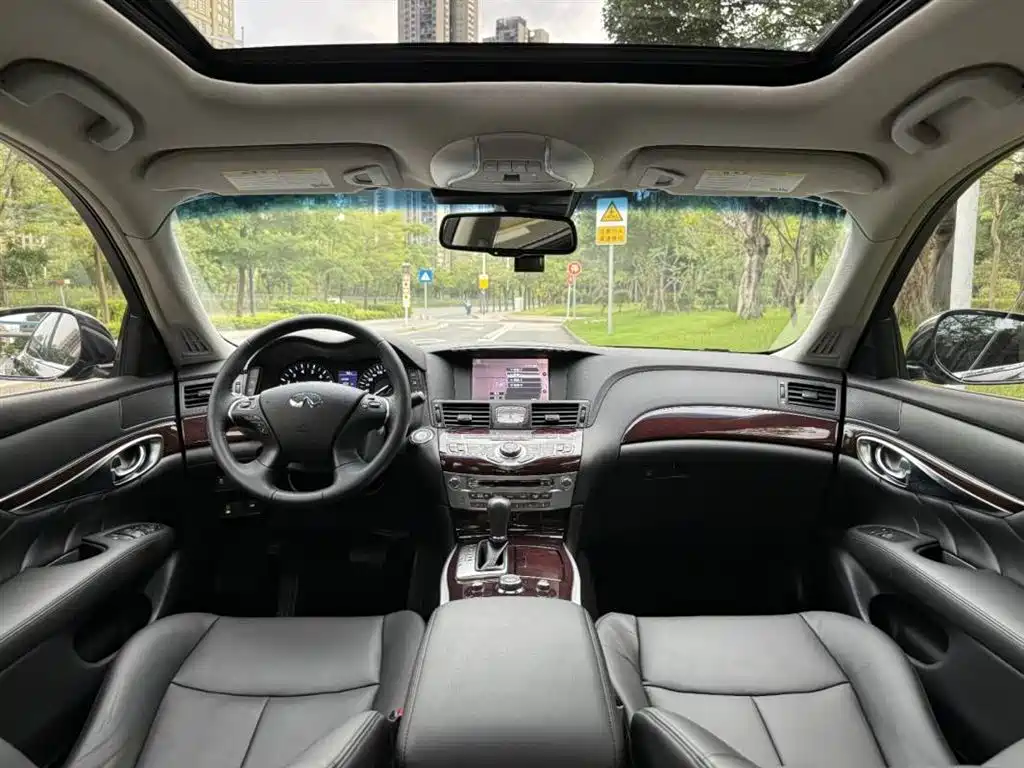 Infiniti Q70 2020